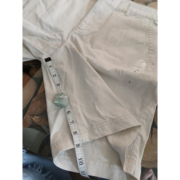 GAP 9" Inseam Stretch Highrise Bermuda Short Khaki NWT Size 8 - Picture 8 of 13